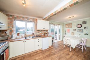 KITCHEN/DINER- click for photo gallery